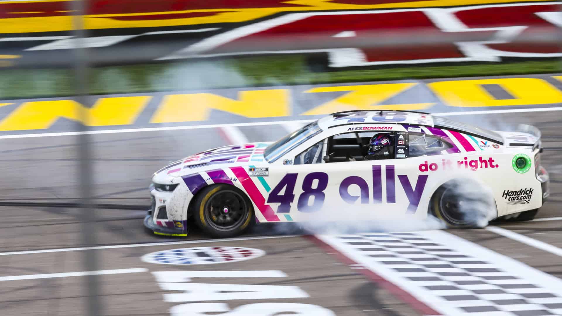 Alex Bowman wins at Las Vegas following twotire gamble and thrilling