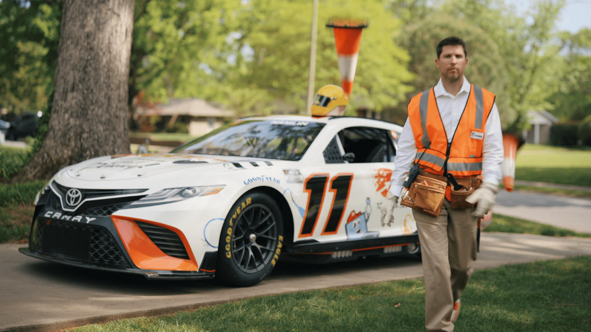 Denny hamlin provides amazing tech support in new toyota commercial.