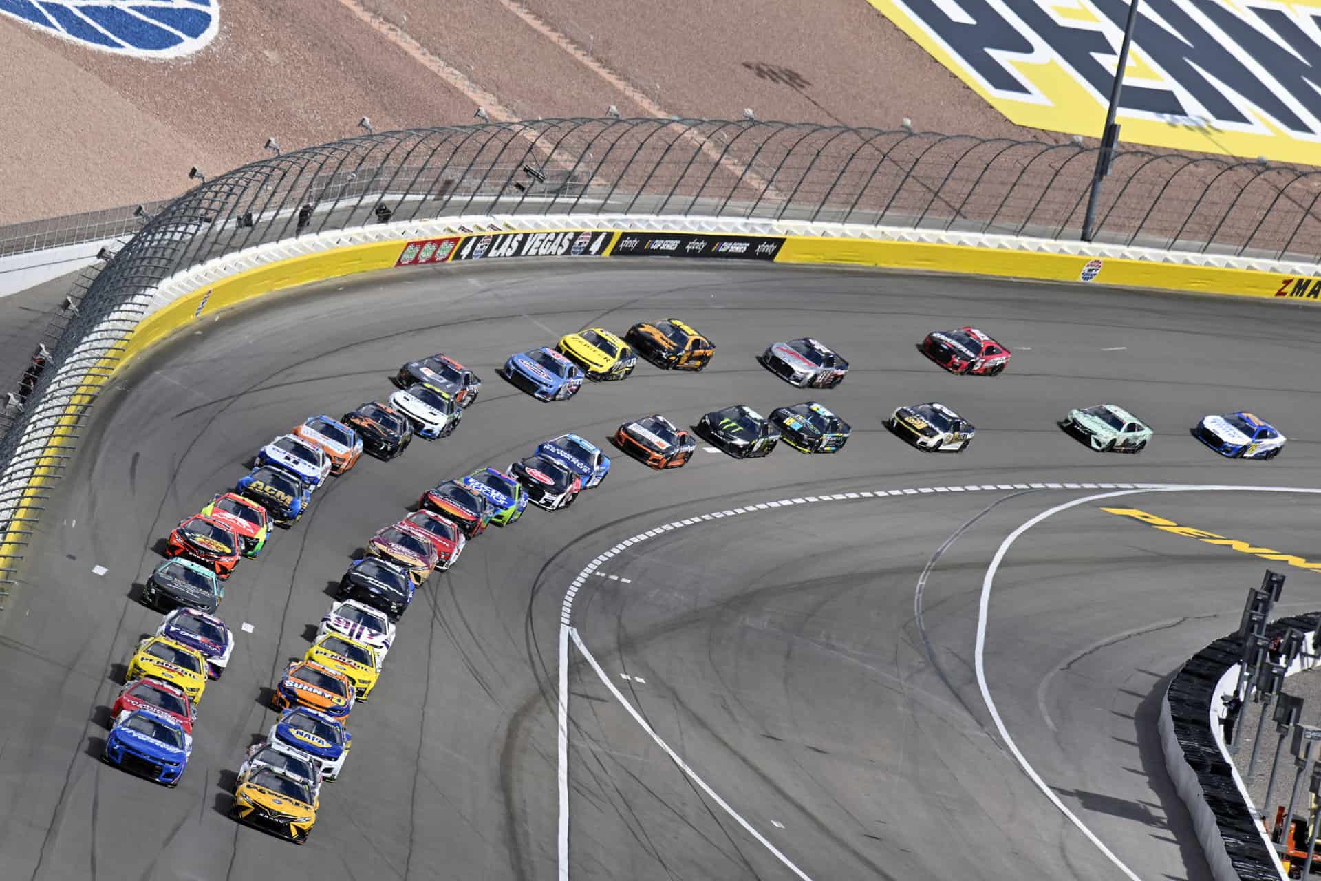 The NASCAR Cup Series line up for the green flag at Las Vegas Motor Speedway in 2022. Photo by Nigel Kinrade Photography.
