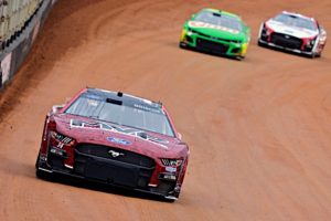 Chase briscoe shrugged off an injured hand to score a top-five finish in the nascar cup series race on the dirt at bristol motor speedway.