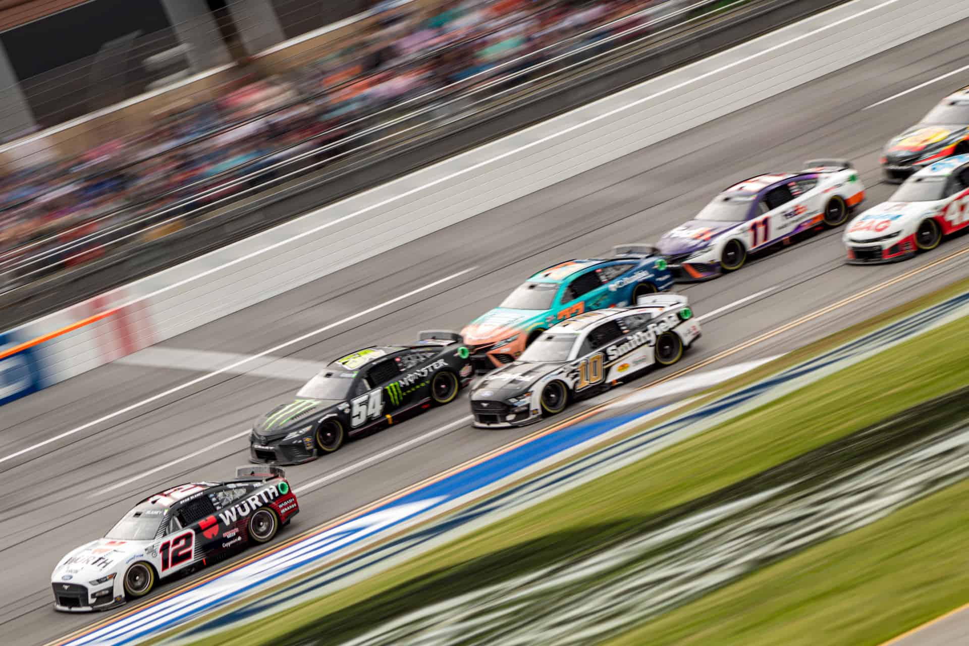 Ryan Blaney leads late in the 2023 Geico 500 at Talladega Superspeedway in the NASCAR Cup Series. Photo by Christian Koelle / Kickin' the Tires