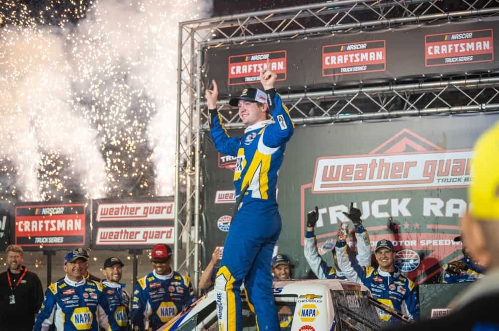 GALLERY WEATHER GUARD Truck Race at Bristol Motor Speedway Kickin