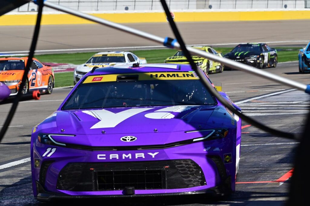 Denny hamlin scored a top-10 finish despite a poorly executed day at las vegas motor speedway.