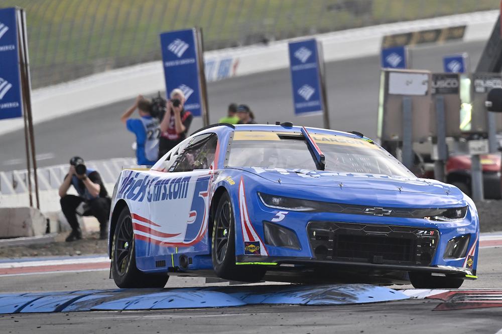 Larson Runner-Up After “Fun” Battle with SVG at the ROVAL