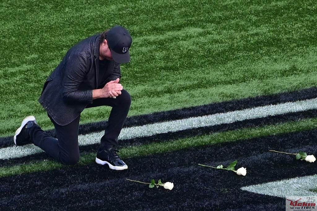 Gallery: Charlotte Motor Speedway Honors A Family And A Nascar Legend 1 Kb tribute kurt kneels in prayer 05 24 2026