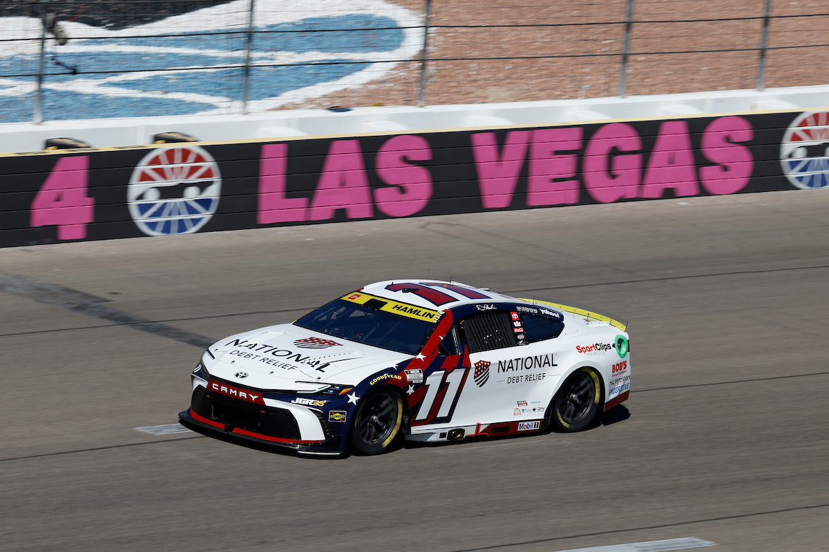 Mid-Race Spin Leaves Hamlin Mid-Pack at Las Vegas